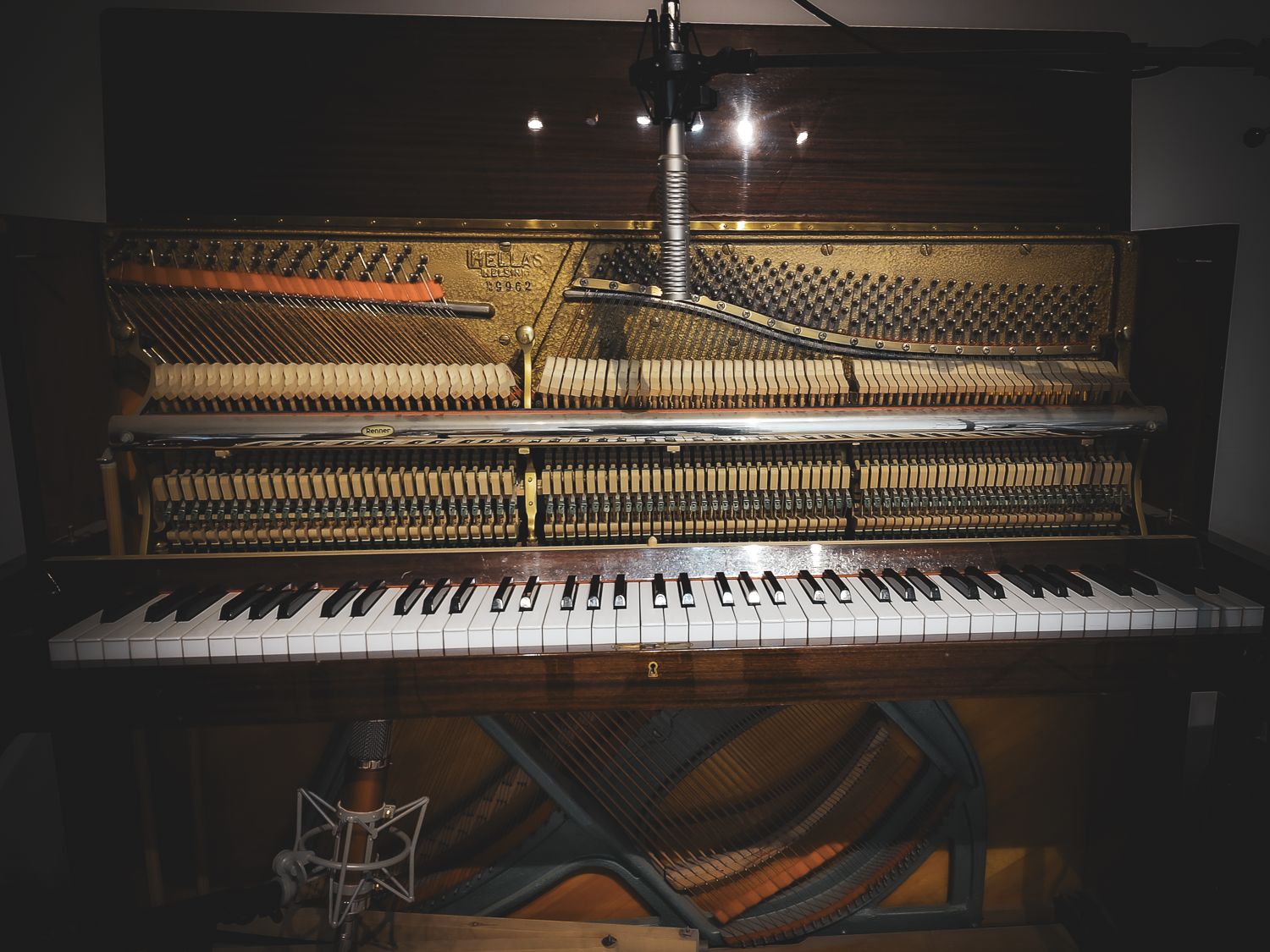 Helsinki 1967 Tube/Ribbon Edition upright piano interface